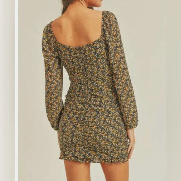 Lush‎ Black Ruched Sheath Mini Dress Size Small Yellow
Sweetheart Ruffle NEW - Picture 5 of 16